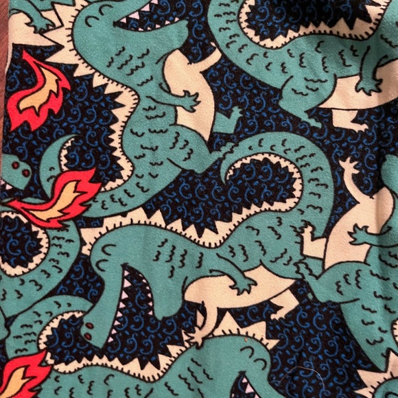 LuLaRoe Dragon Leggings, Tall & Curvy (TC) - Picture 6 of 7